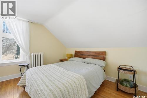 921 10Th Avenue N, Saskatoon, SK - Indoor Photo Showing Bedroom