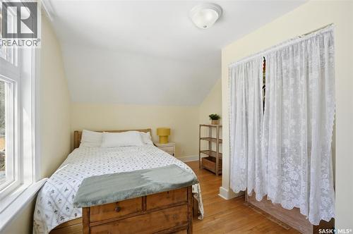 921 10Th Avenue N, Saskatoon, SK - Indoor Photo Showing Bedroom