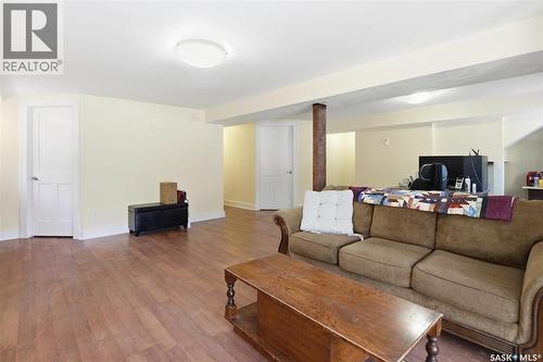 921 10Th Avenue N, Saskatoon, SK - Indoor Photo Showing Living Room
