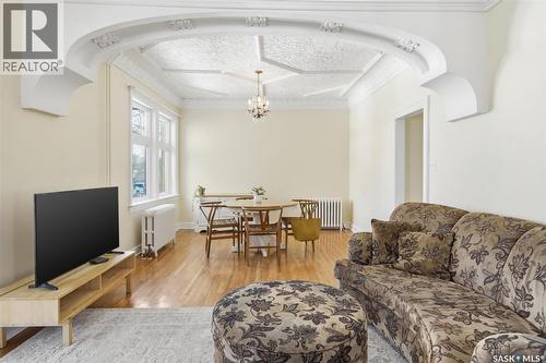 921 10Th Avenue N, Saskatoon, SK - Indoor Photo Showing Living Room