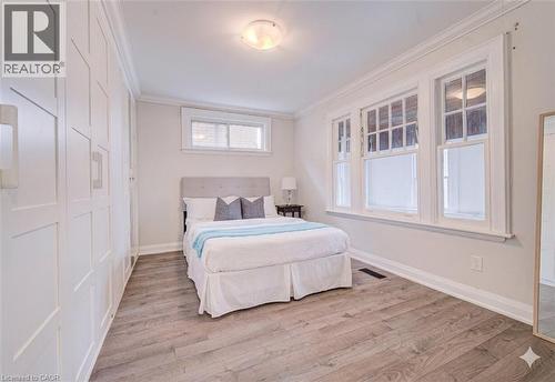 227 East 23Rd Street, Hamilton, ON - Indoor Photo Showing Bedroom