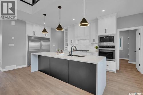 4327 Wild Rose Drive, Regina, SK - Indoor Photo Showing Kitchen With Upgraded Kitchen