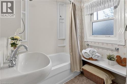 Upper Level - Bathroom - 287 Main Street E, Grimsby, ON - Indoor Photo Showing Bathroom