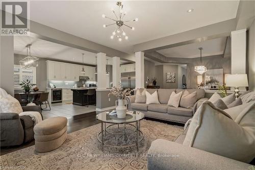 39 Turi Drive, Hamilton, ON - Indoor Photo Showing Living Room