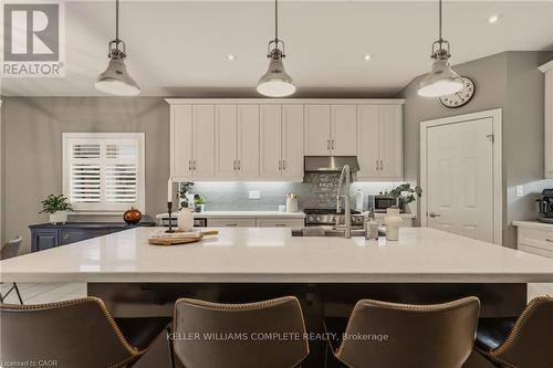 39 Turi Drive, Hamilton, ON - Indoor Photo Showing Kitchen With Upgraded Kitchen