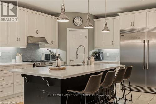 39 Turi Drive, Hamilton, ON - Indoor Photo Showing Kitchen With Stainless Steel Kitchen With Upgraded Kitchen