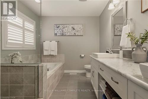 39 Turi Drive, Hamilton, ON - Indoor Photo Showing Bathroom