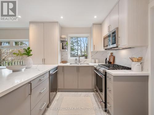 8 Glenvale Boulevard, Toronto, ON - Indoor Photo Showing Kitchen With Upgraded Kitchen