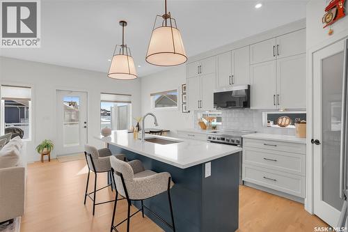 9 437 Palmer Crescent, Warman, SK - Indoor Photo Showing Kitchen With Upgraded Kitchen