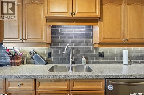 402 615 Saskatchewan Crescent W, Saskatoon, SK - Indoor Photo Showing Kitchen With Double Sink