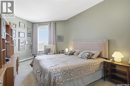 402 615 Saskatchewan Crescent W, Saskatoon, SK - Indoor Photo Showing Bedroom