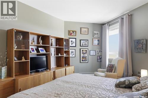 402 615 Saskatchewan Crescent W, Saskatoon, SK - Indoor Photo Showing Bedroom
