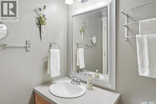 402 615 Saskatchewan Crescent W, Saskatoon, SK - Indoor Photo Showing Bathroom