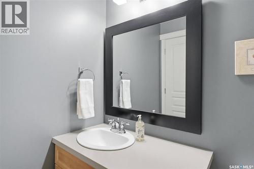 402 615 Saskatchewan Crescent W, Saskatoon, SK - Indoor Photo Showing Bathroom