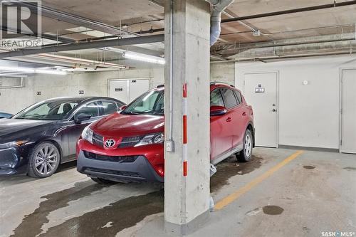 402 615 Saskatchewan Crescent W, Saskatoon, SK - Indoor Photo Showing Garage