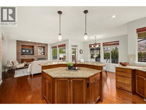 647 Peridot Place, Kelowna, BC - Indoor Photo Showing Kitchen
