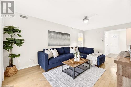 101 - 201 Dorchester Boulevard, St. Catharines, ON - Indoor Photo Showing Living Room