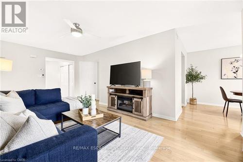101 - 201 Dorchester Boulevard, St. Catharines, ON - Indoor Photo Showing Living Room