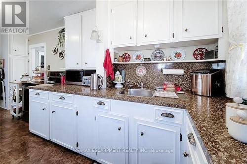 72 East 32Nd Street, Hamilton, ON - Indoor Photo Showing Kitchen