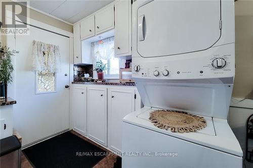 72 East 32Nd Street, Hamilton, ON - Indoor Photo Showing Laundry Room