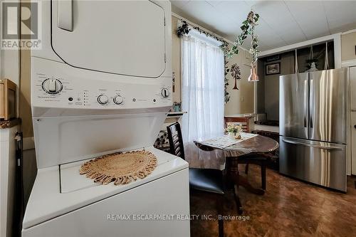 72 East 32Nd Street, Hamilton, ON - Indoor Photo Showing Laundry Room