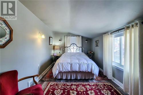 72 East 32Nd Street, Hamilton, ON - Indoor Photo Showing Bedroom