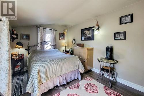 72 East 32Nd Street, Hamilton, ON - Indoor Photo Showing Bedroom