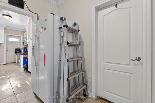 91 Royal Avenue, Hamilton, ON - Indoor Photo Showing Other Room