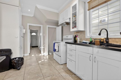 91 Royal Avenue, Hamilton, ON - Indoor Photo Showing Kitchen