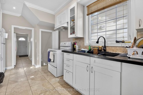 91 Royal Avenue, Hamilton, ON - Indoor Photo Showing Kitchen With Double Sink