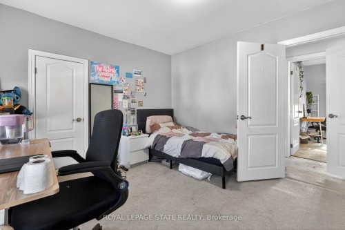 91 Royal Avenue, Hamilton, ON - Indoor Photo Showing Bedroom