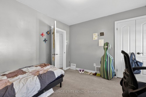 91 Royal Avenue, Hamilton, ON - Indoor Photo Showing Bedroom