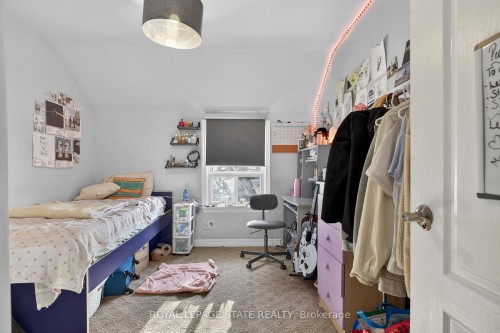 91 Royal Avenue, Hamilton, ON - Indoor Photo Showing Bedroom