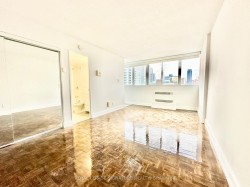 1213-33 Isabella Street Toronto, ON M4Y 2P7