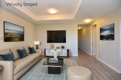 603-150 Main Street W, Hamilton, ON - Indoor Photo Showing Living Room