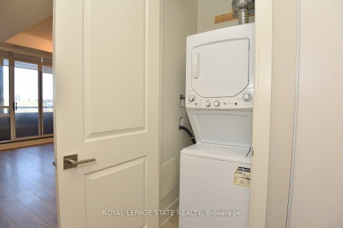 603-150 Main Street W, Hamilton, ON - Indoor Photo Showing Laundry Room