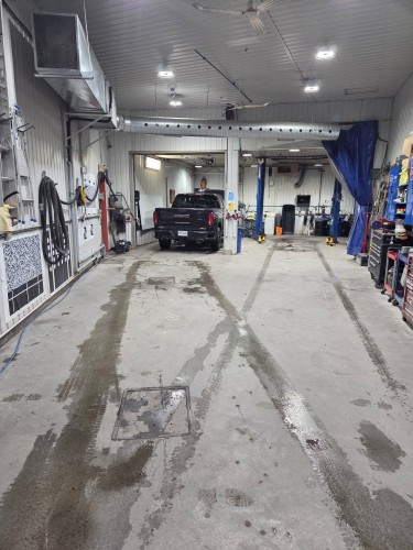 Grange - 175 Boul. St-Luc, Saint-Jean-Sur-Richelieu, QC - Indoor Photo Showing Garage