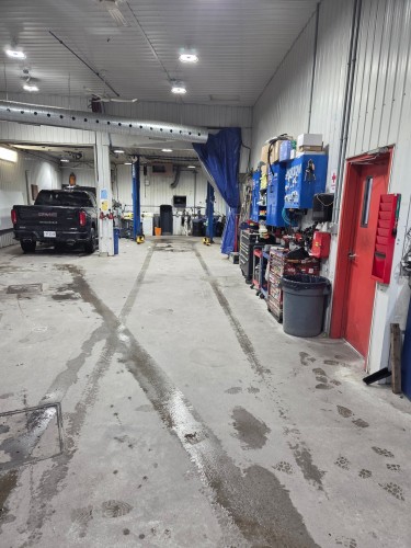 Grange - 175 Boul. St-Luc, Saint-Jean-Sur-Richelieu, QC - Indoor Photo Showing Garage
