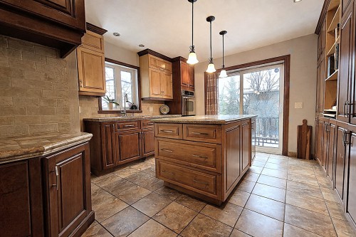 Cuisine - 1004 Av. Suzanne, Laval (Saint-Vincent-De-Paul), QC - Indoor Photo Showing Kitchen