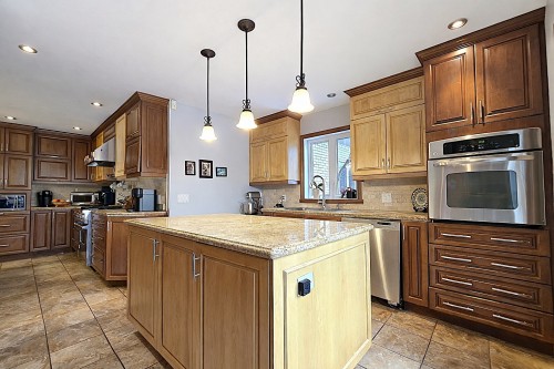 Cuisine - 1004 Av. Suzanne, Laval (Saint-Vincent-De-Paul), QC - Indoor Photo Showing Kitchen