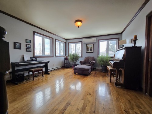 Boudoir - 1004 Av. Suzanne, Laval (Saint-Vincent-De-Paul), QC - Indoor