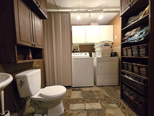 Salle de lavage - 1004 Av. Suzanne, Laval (Saint-Vincent-De-Paul), QC - Indoor Photo Showing Laundry Room