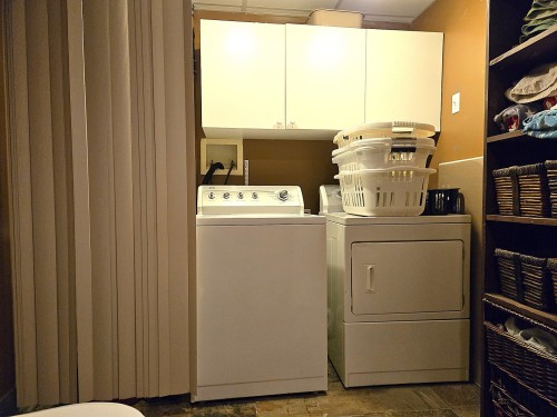 Salle de lavage - 1004 Av. Suzanne, Laval (Saint-Vincent-De-Paul), QC - Indoor Photo Showing Laundry Room