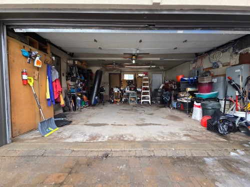 Garage - 1004 Av. Suzanne, Laval (Saint-Vincent-De-Paul), QC - Indoor Photo Showing Garage