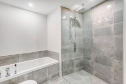 Salle de bains attenante à la CCP - 