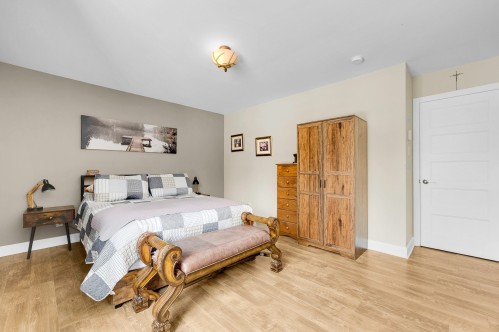 Chambre à coucher principale - 154 Ch. Du Roi, Saint-Hippolyte, QC - Indoor Photo Showing Bedroom