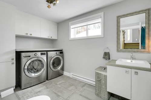 Salle d'eau - 154 Ch. Du Roi, Saint-Hippolyte, QC - Indoor Photo Showing Laundry Room