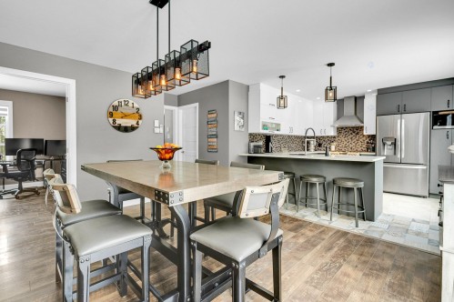 Coin-repas - 154 Ch. Du Roi, Saint-Hippolyte, QC - Indoor Photo Showing Dining Room