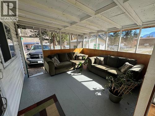 1483 Main Street, Olalla, BC - Indoor Photo Showing Other Room