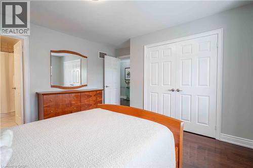 3220 Sorrento Crescent, Burlington, ON - Indoor Photo Showing Bedroom